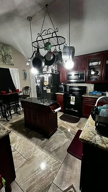 2 bed, 1.0 bath, 1300 sqft, $1,027 — Photo 3