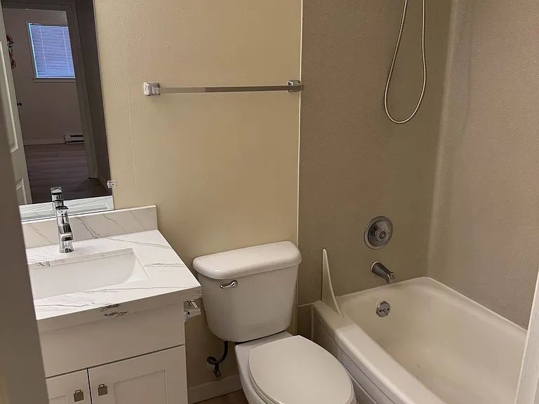 4754 22nd Ave NE #8 — Photo 9