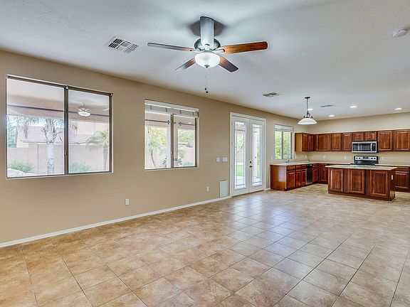 4th image of 26252 N 74th Dr