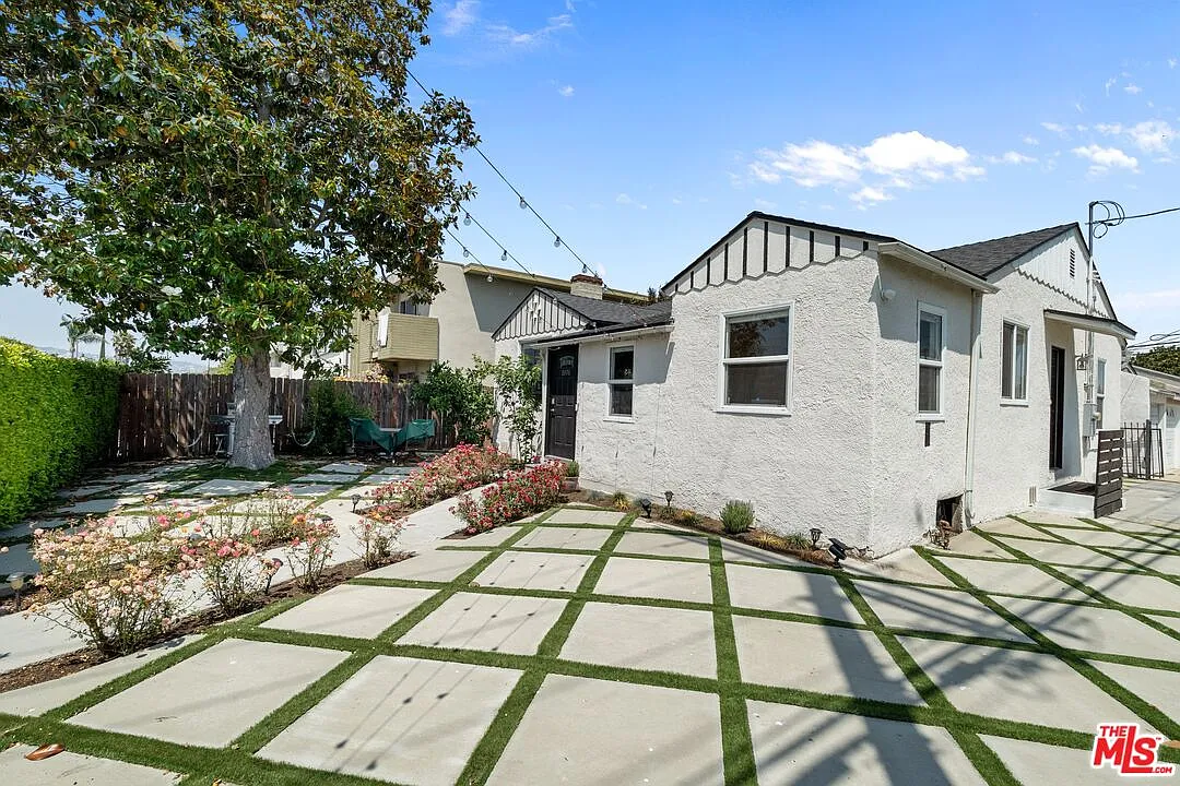 3 bed, 2.0 bath, 1160 sqft, $4,800 — Photo 2