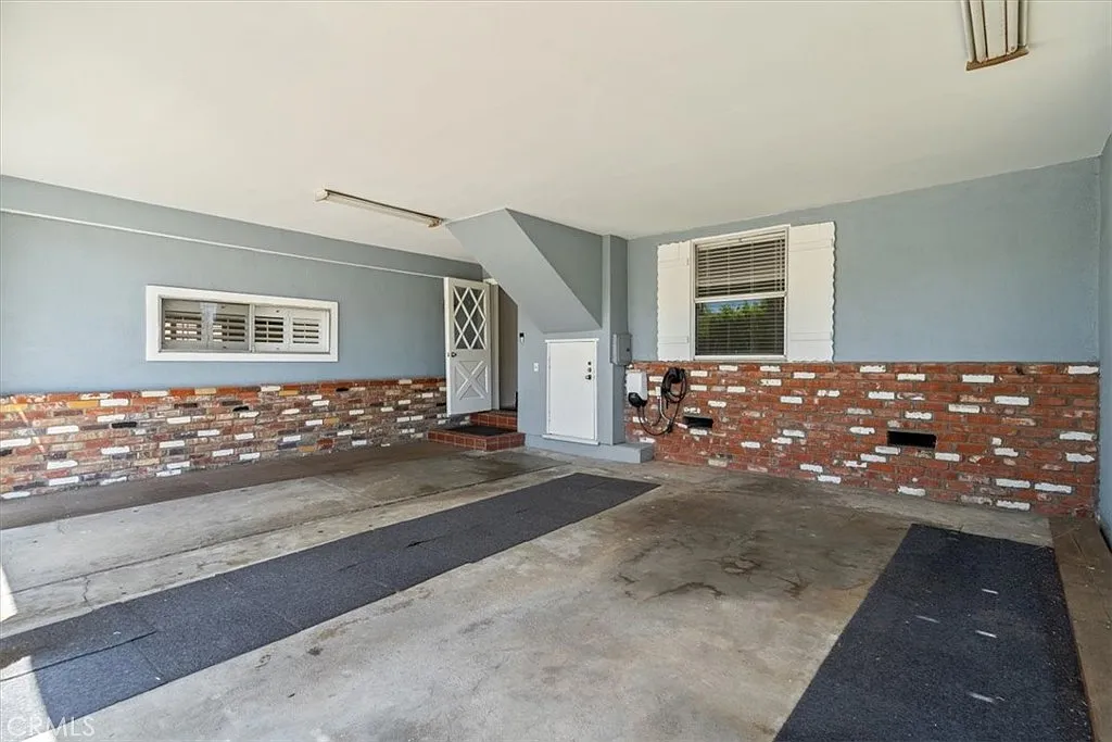 4 bed, 2373 sqft, $4,990 — Photo 4