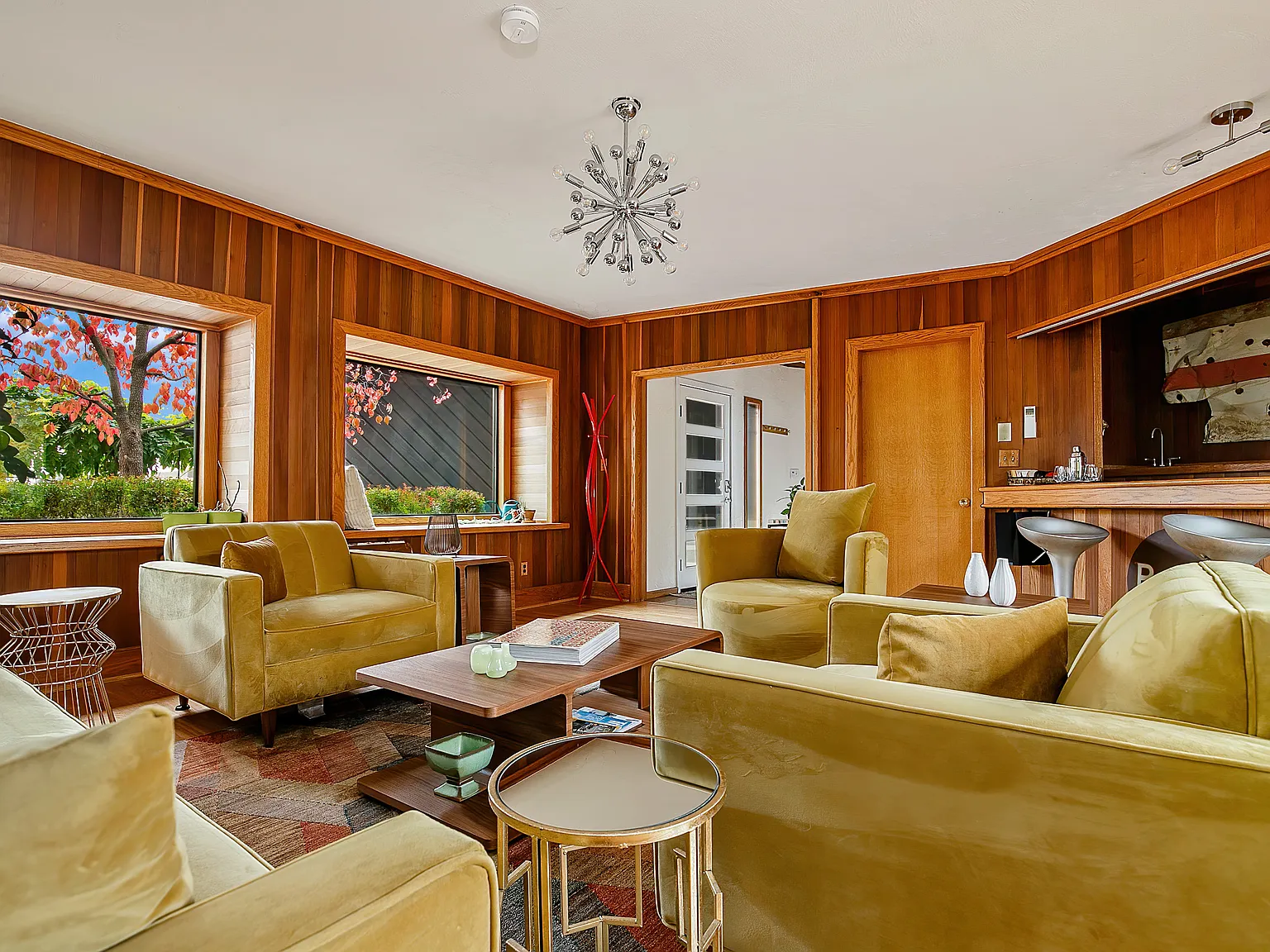 220 W Horizon Dr — Photo 3