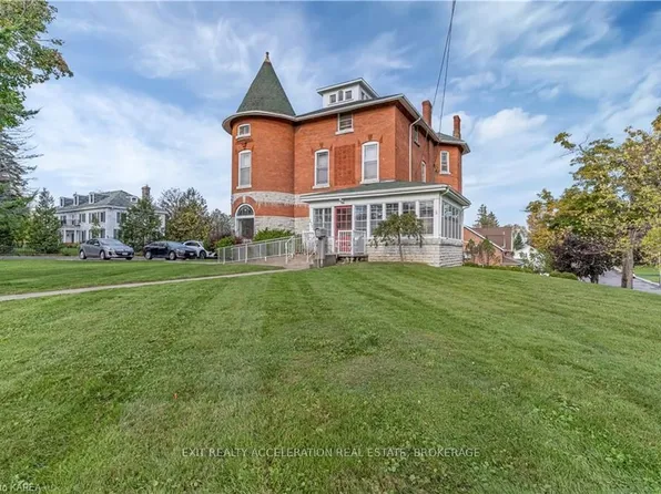 231 Dundas St W, Greater Napanee, ON K7R 2A9