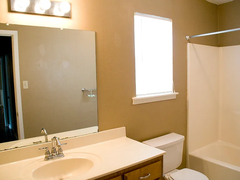 1344 Inglewood Dr — Photo 9
