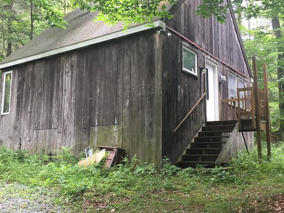 2nd image of 2664 Valley Rd