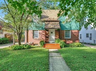 916 W Charles St, Champaign, IL 61821