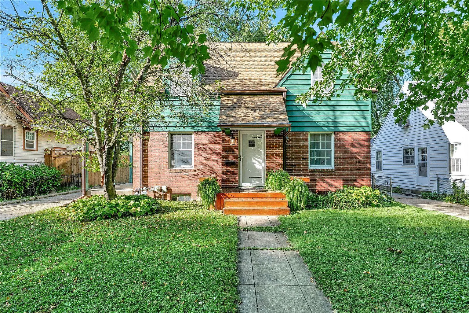 916 W Charles St photo 1