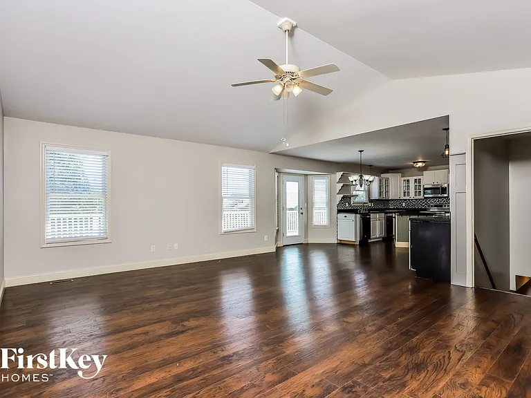 3845 Bedford Pointe Dr — Photo 2