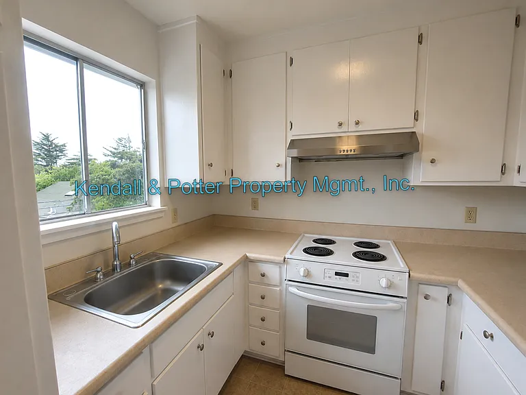 218 Alhambra Ave — Photo 3