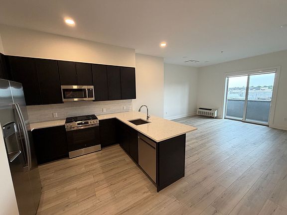 3rd image of 487 Market St #201