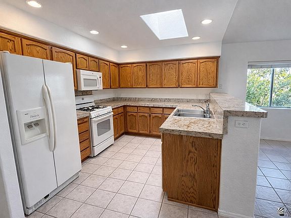 5th image of 2639 S Paloma Ave