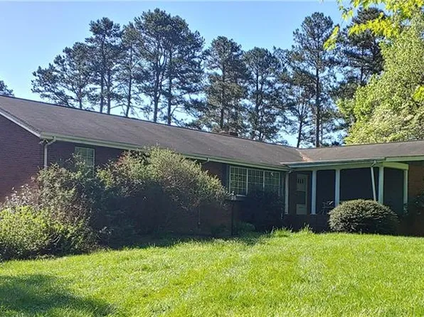 3737 Tulip Dr, Winston Salem, NC 27105