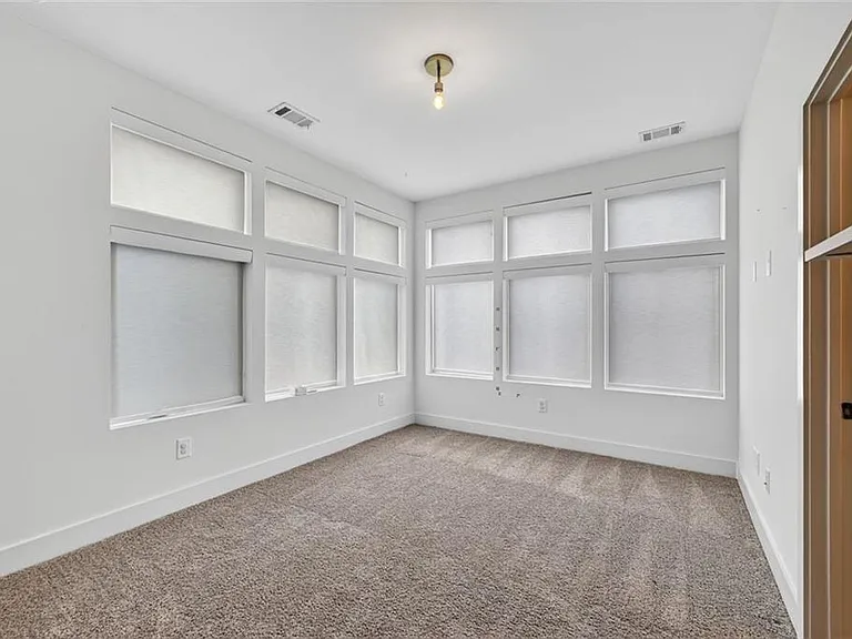 1214 Chelsea Cir NW — Photo 17