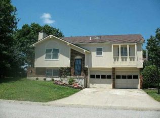 2810 Quail Run Dr, Sedalia, MO 65301