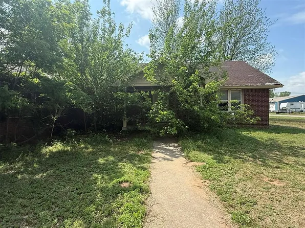 504 E 2nd St, Calumet, OK 73014