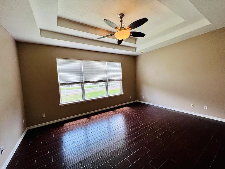 365 James Cir — Photo 7