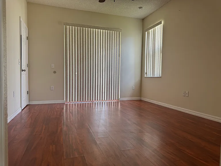 510 Bromley Ct — Photo 15