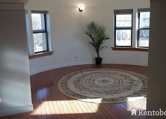 5th image of 4938 S Drexel Blvd APT 302