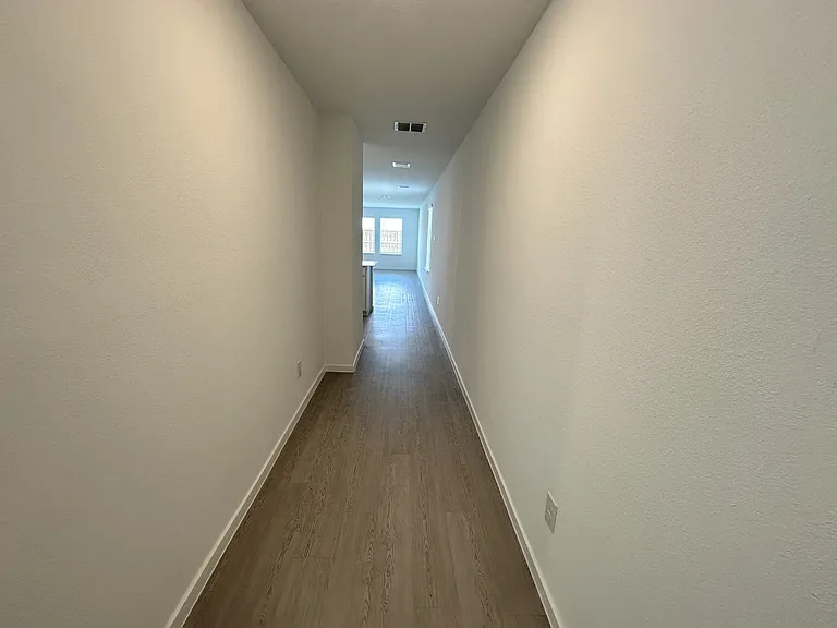 1601 Elliott Rd — Photo 5