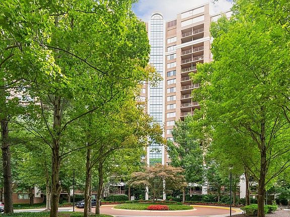 2nd image of 10101 Grosvenor Pl #16040