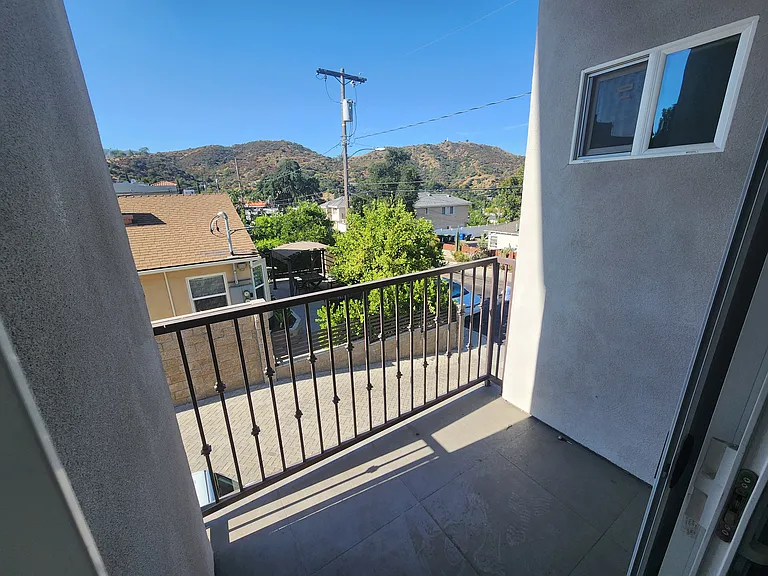 10146 Fernglen Ave #B — Photo 34