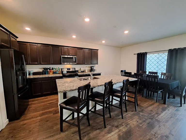1160 Yale Dr — Photo 8