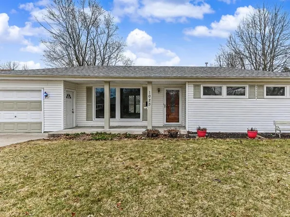 1023 West Glenn DRIVE, Waukesha, WI 53188