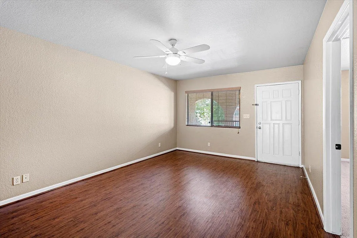 Building Photo - 510 W University Dr