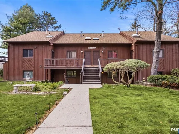 4 Alta Ct, Vernon, NJ 07462