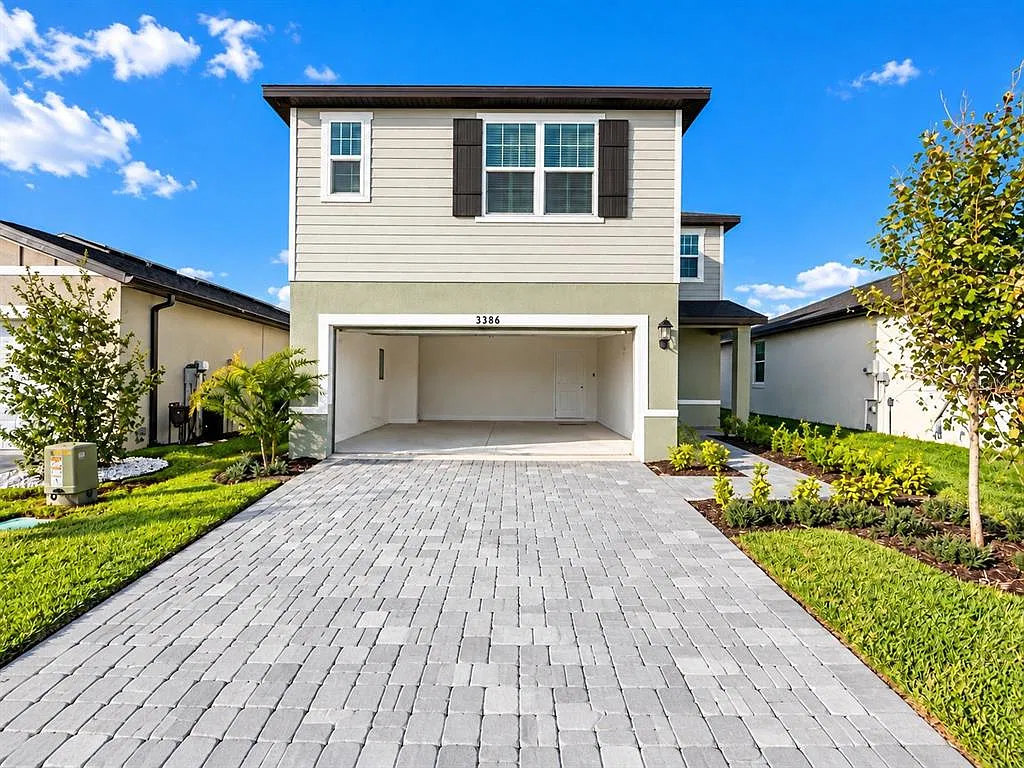 4 bed, 3.0 bath, 2387 sqft, $2,375 — Photo 1