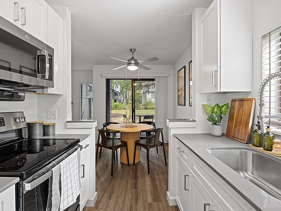 Kitchen at The Lakes in Bellevue, WA 98007