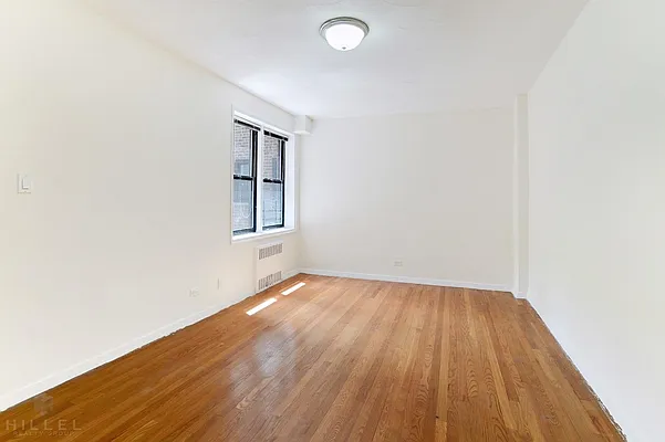 Rented by Hillel Realty Group | media 18