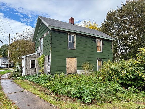 3rd image of 252 N Lake St