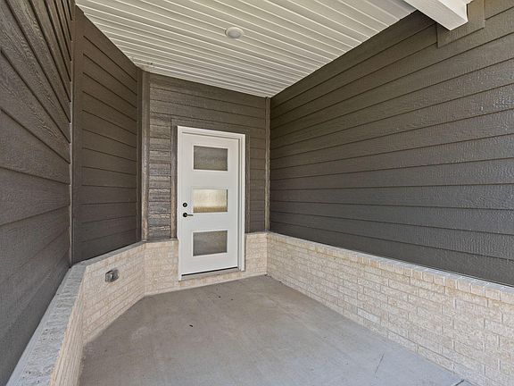 3rd image of 148 E Kelce Lane