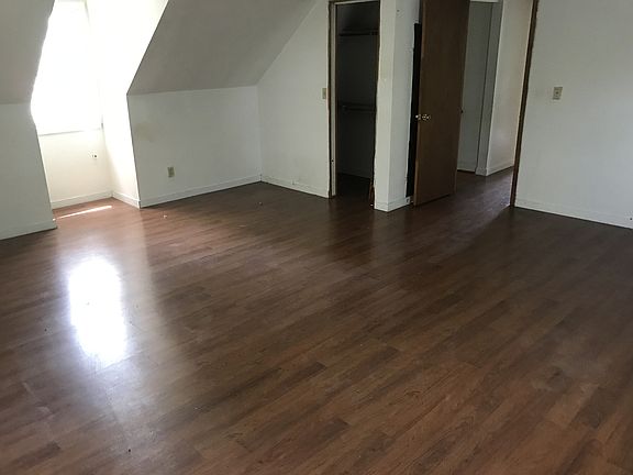 3rd image of 5202 Monument Ave