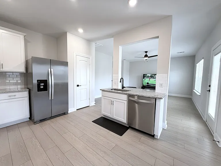 1205 Ginsburg Ln — Photo 9