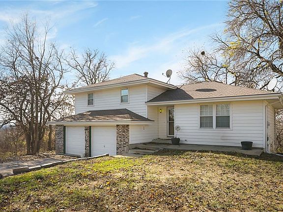 3rd image of 21302 SE Clover Hills Rd