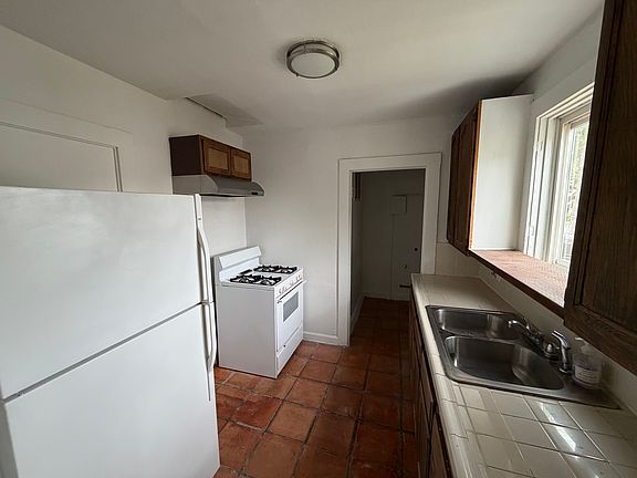 5th image of 3172 Glenmanor Pl #A
