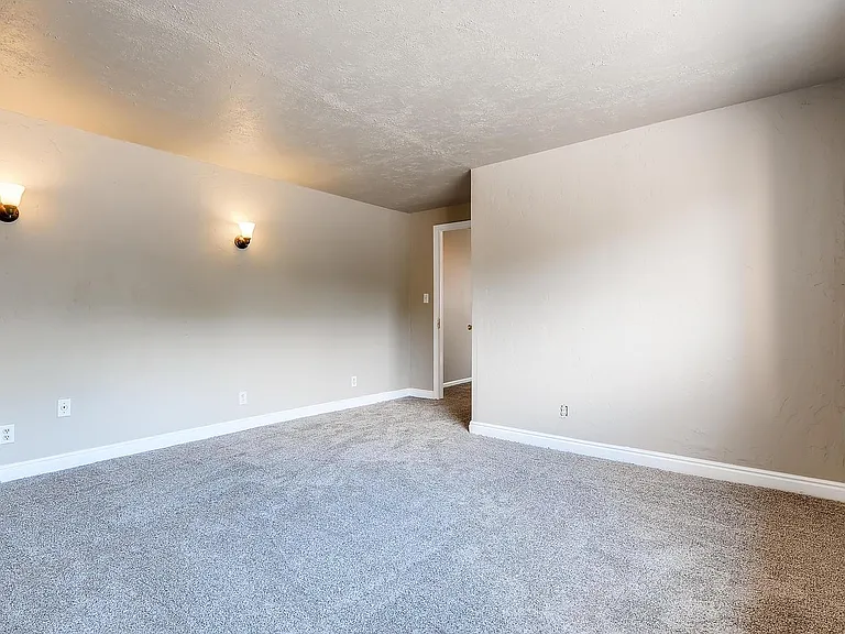 3940 Hoyt Ct — Photo 17