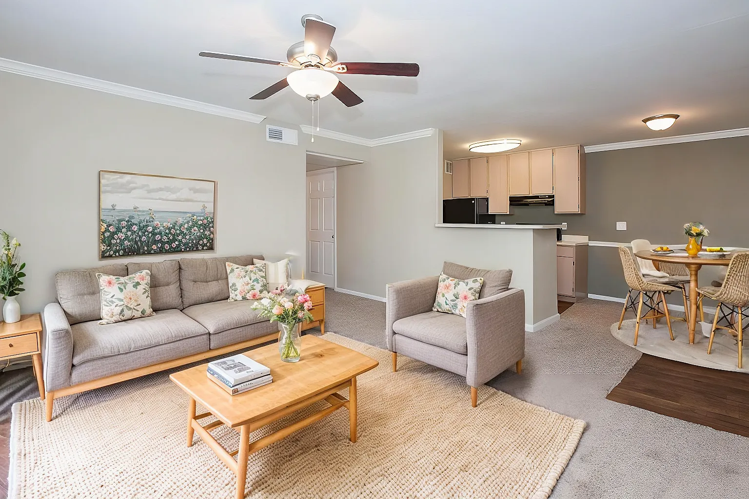 Kingsgate Apartments — Photo 1