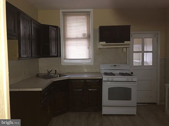 5th image of 6724 N Woodstock St