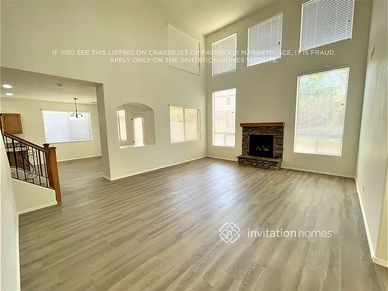 2226 W Dale Ln — Photo 3
