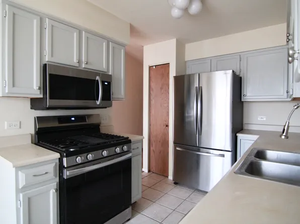 458 Gloria Ln, Oswego, IL 60543