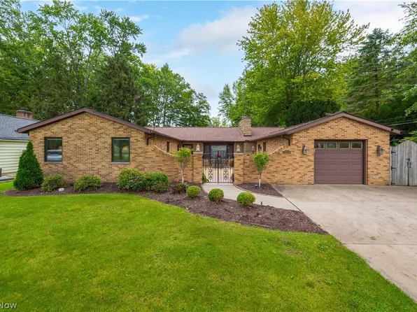 28206 N Park Dr, North Olmsted, OH 44070