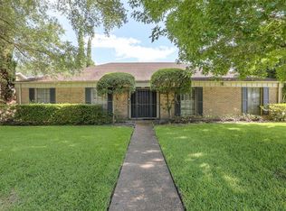 9655 Winsome Ln, Houston, TX 77063