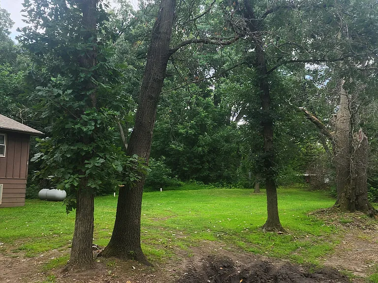 701 Railroad Ave SE — Photo 3