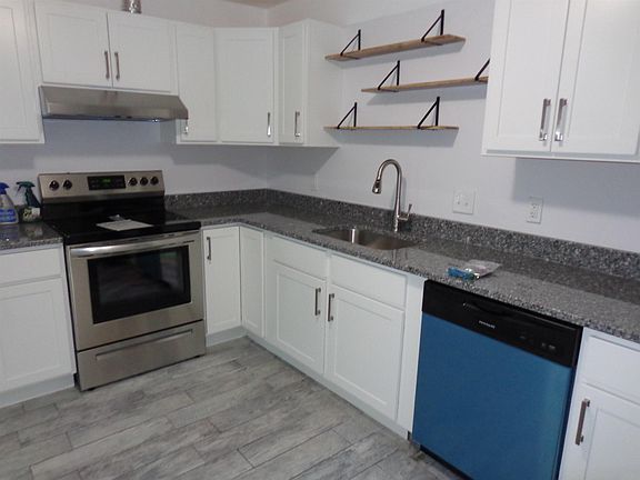 2nd image of 4 Autumn Leaf Dr APT 16