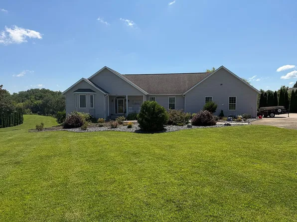 701 Sarah Ln, Clinton, IA 52732