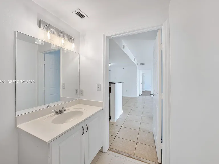 215 SW 42nd Ave #507 — Photo 12