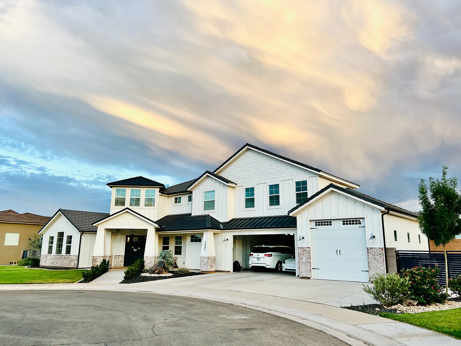 5 bed, 3300 sqft, $4,300 — Photo 1